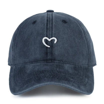 Embroidered Heart Hat | Støtt brystkreft