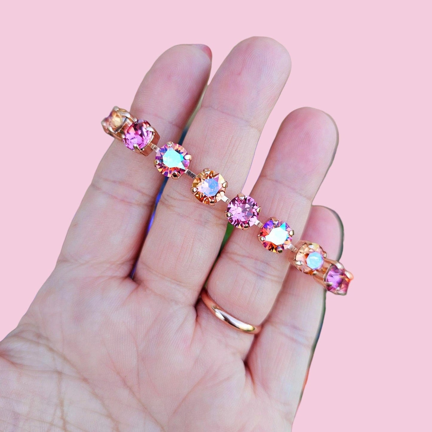 Feminine Gem Bracelet | Støtt brystkreft