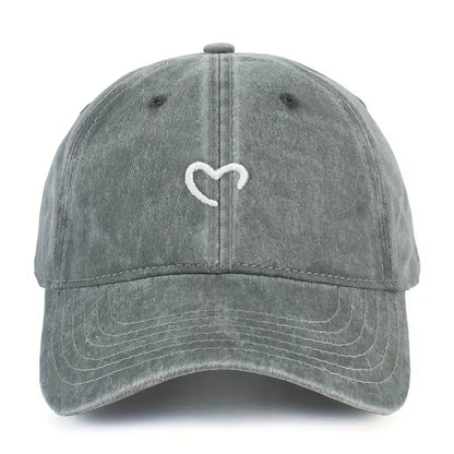 Embroidered Heart Hat | Støtt brystkreft