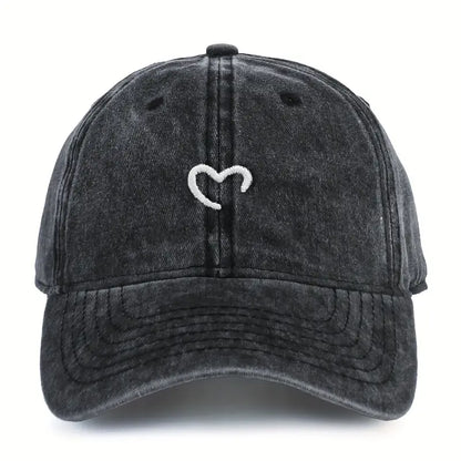 Embroidered Heart Hat | Støtt brystkreft