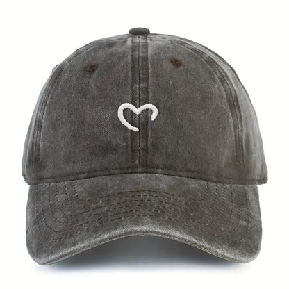 Embroidered Heart Hat | Støtt brystkreft